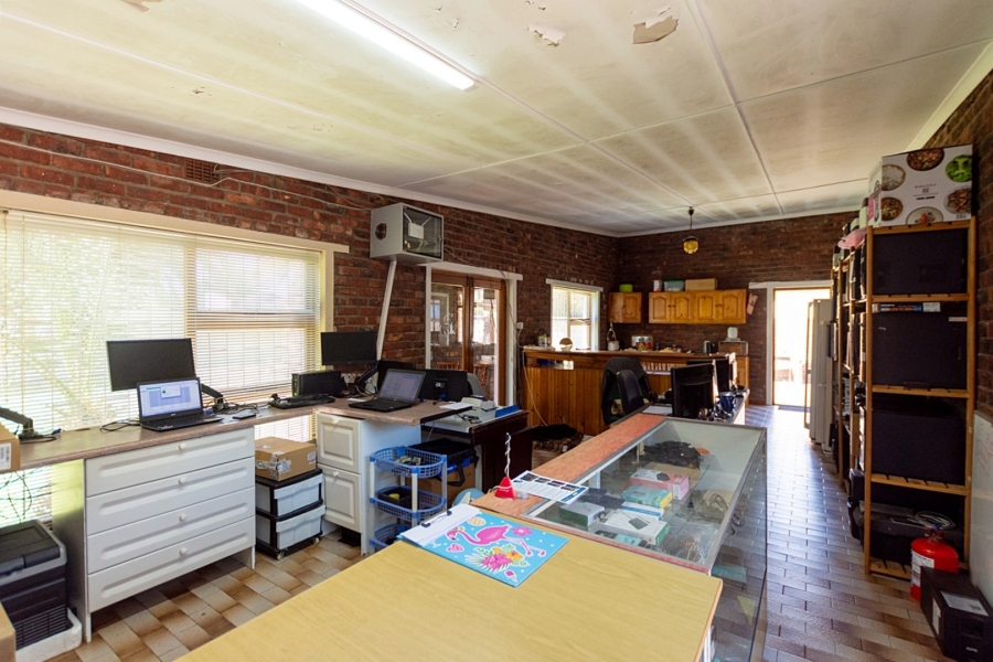 4 Bedroom Property for Sale in Middedorp Western Cape